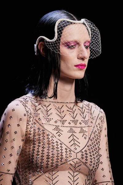Look 80